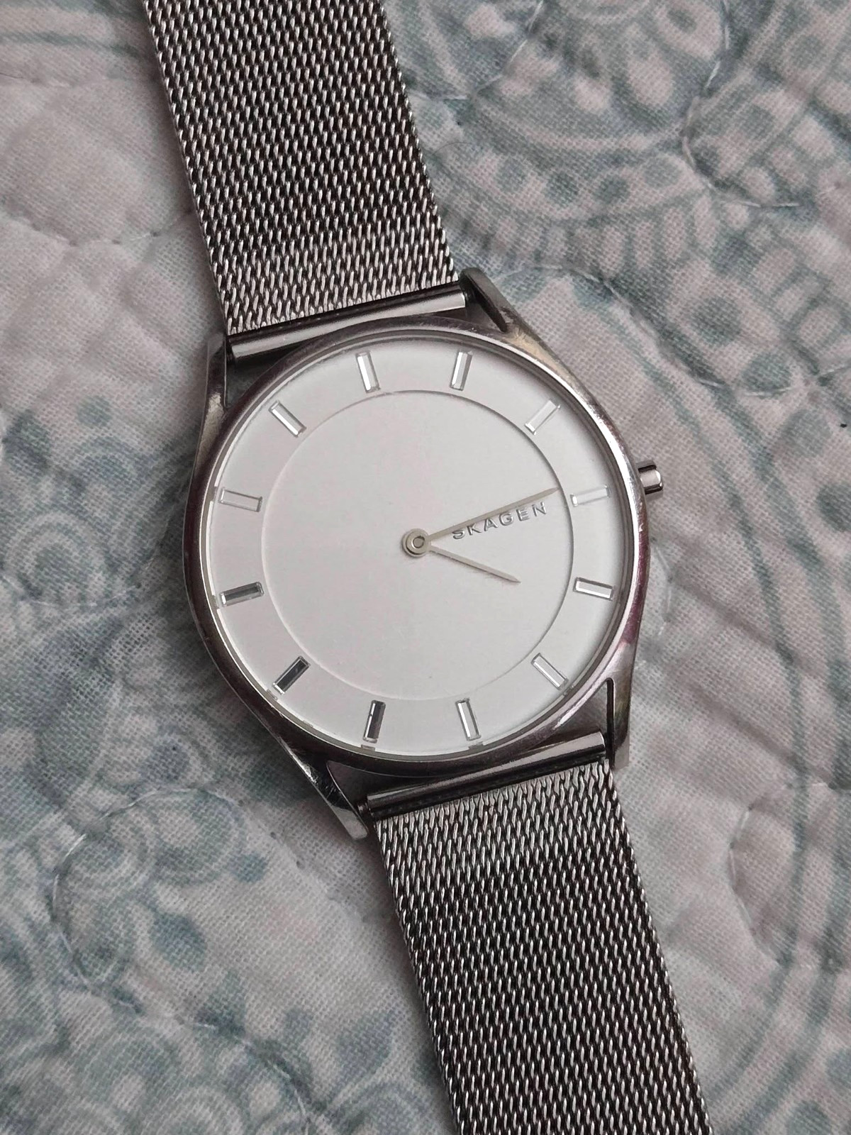 Skagen Holst Watch SKW2342 silver mesh band very nice new BATTERY