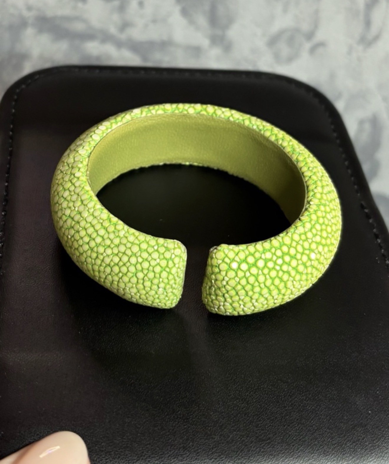 Beautiful Prized Genuine Green Stingray Leather Cuff Bangle Size 6.5”