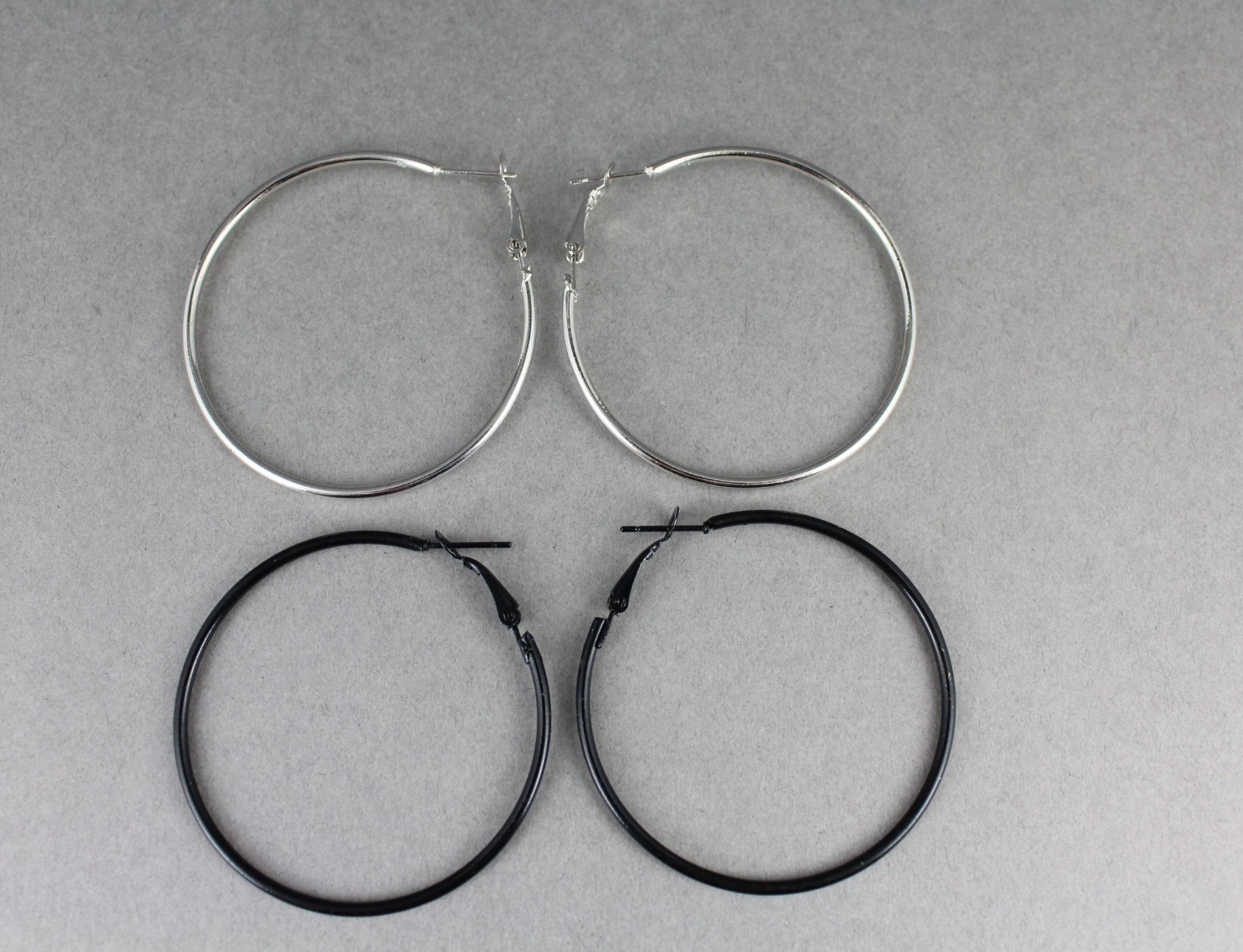 2 pair hoops earrings set hoop Black Silver leverback 1 7/8″ wide thin wire