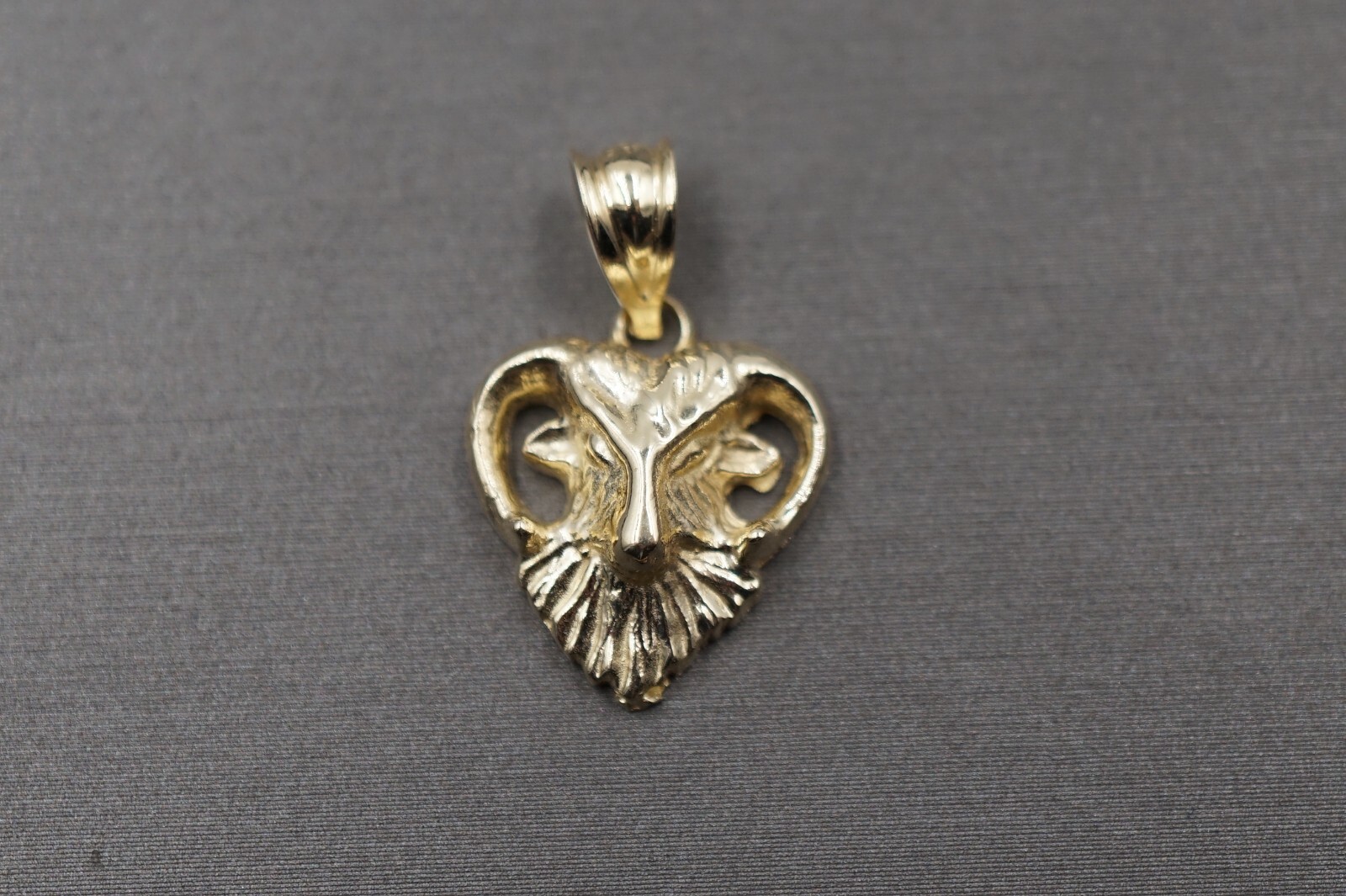 10K Solid Yellow Gold 0.8″ Small Ram Aries Zodiac Charm Pendant.