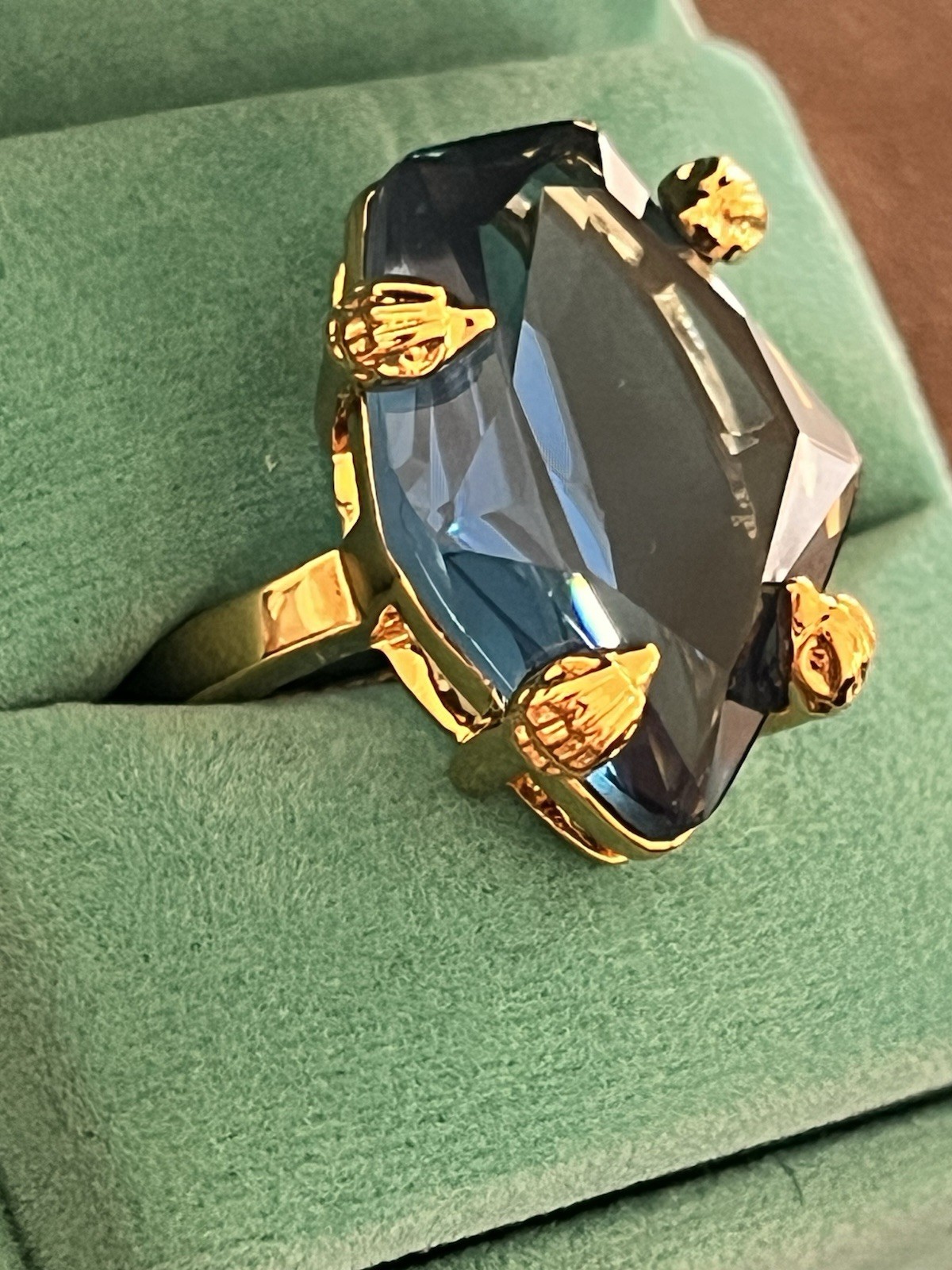 KURT GEIGER LONDON Eagle BLUE Cubic Zirconia Stone Cocktail Ring Size 7 NIB