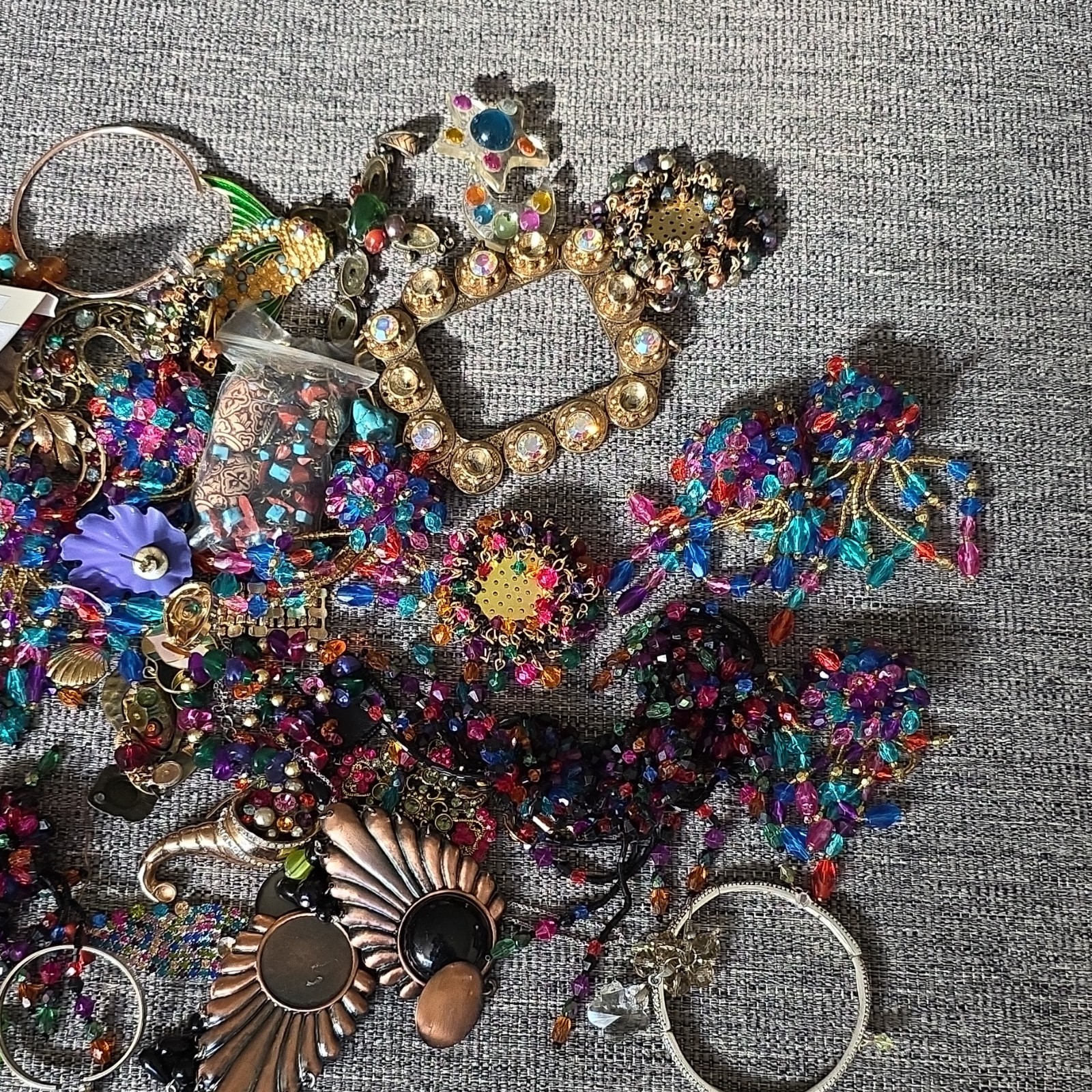2lbs Crafting Jewelry Mixed Lot 50+pc Earrings Bracelets Rings Brooches