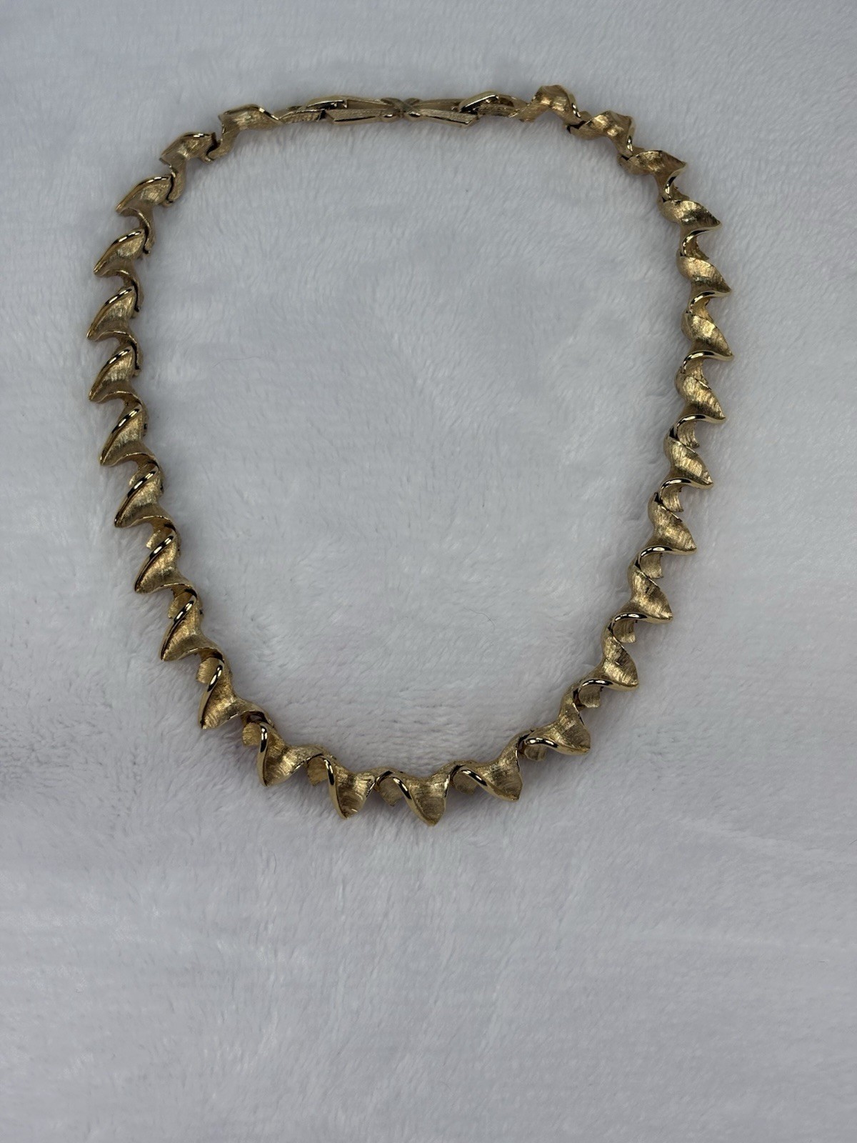 Rare Vintage Marcel Boucher Signed 8583 Gold Tone Spiral Folded Petal Necklace