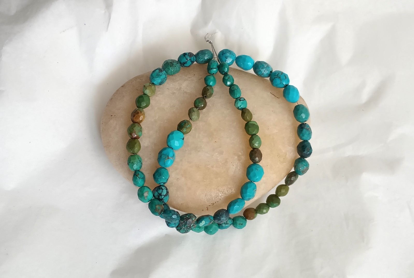 FACETED MULTI-COLOR/MINE TURQUOISE 6-9MM OFF-ROUND NUGGET BEADS – 17.75″ – 5590E