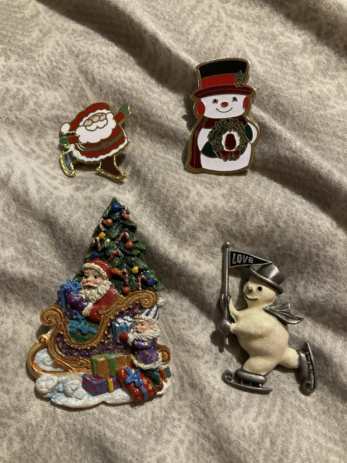 Lot of 4 Christmas Pins Santa’s and Snowmen Pins Vintage