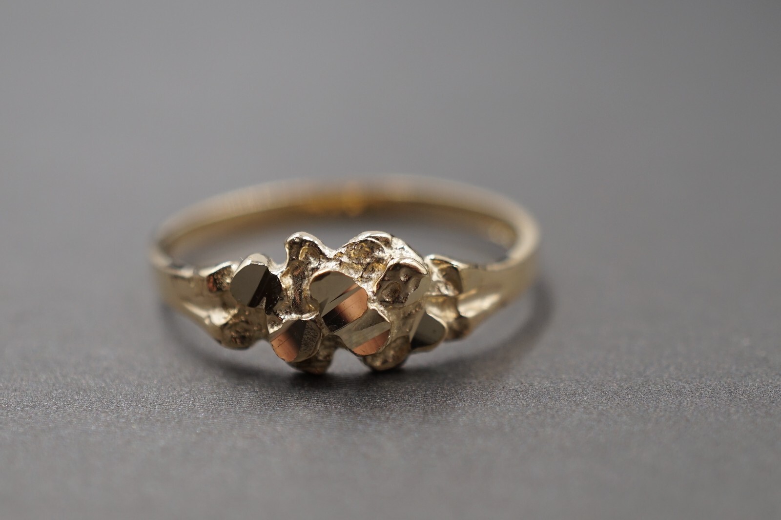 10K Solid Yellow Gold 6.2MM Diamond Cut Shine Nugget Band Ring. Size 5.5