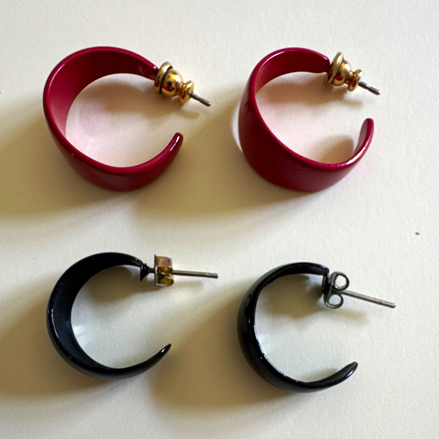 Black & Red Metal Hoop Earrings Set