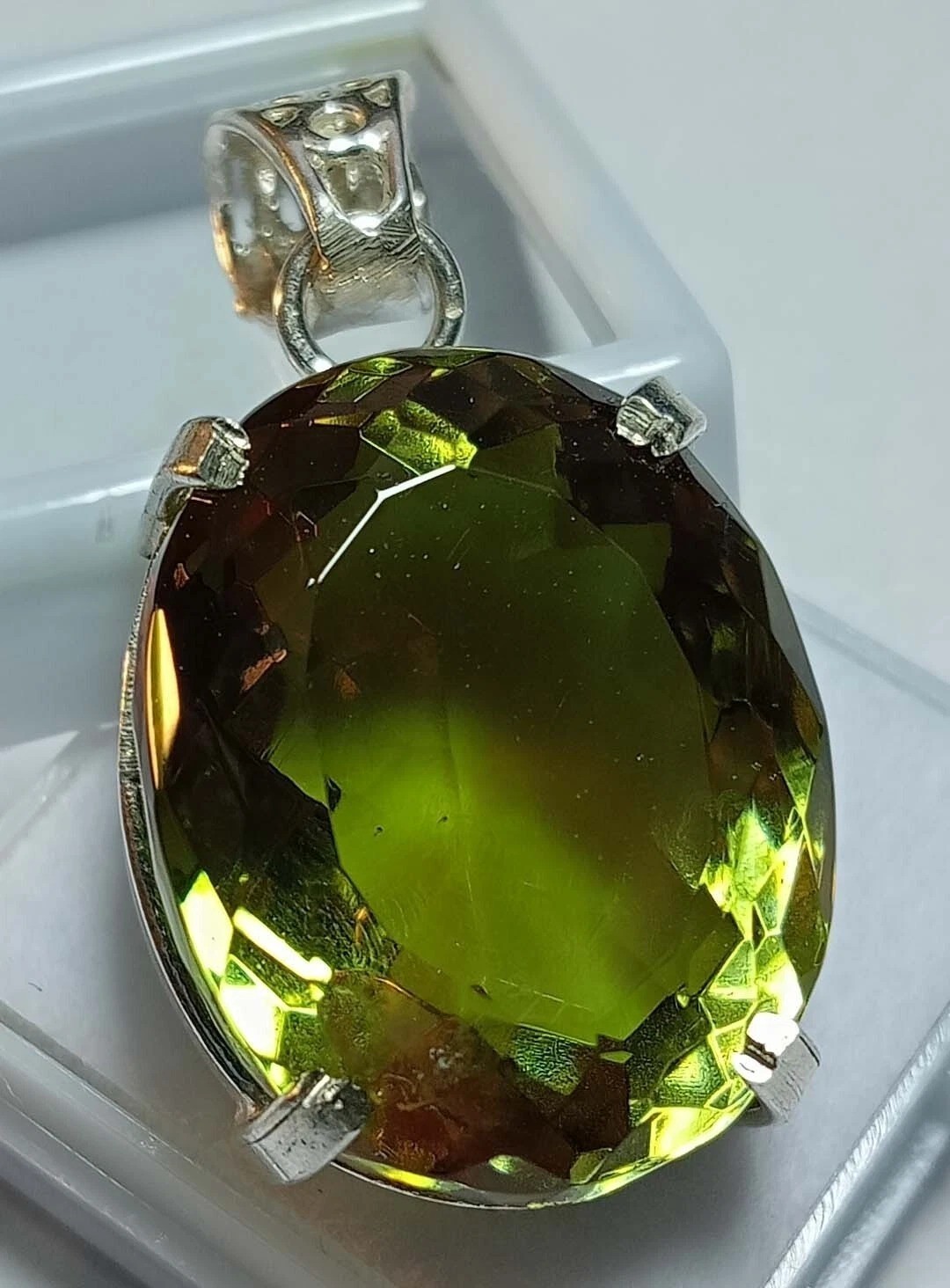 Pendant Alexandrite Oval Cut 60+ Ct Colour Change Natural EGL Certified Gemstone