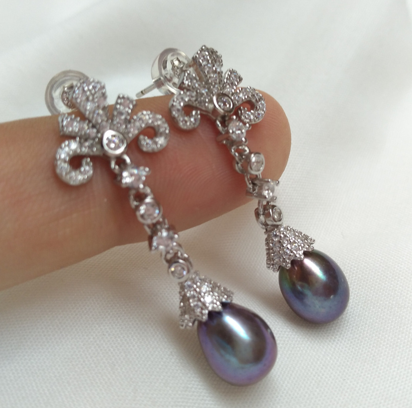 New A Pair Beautiful Design 7x9mm Natual South Sea Black Pearl Earrings S925