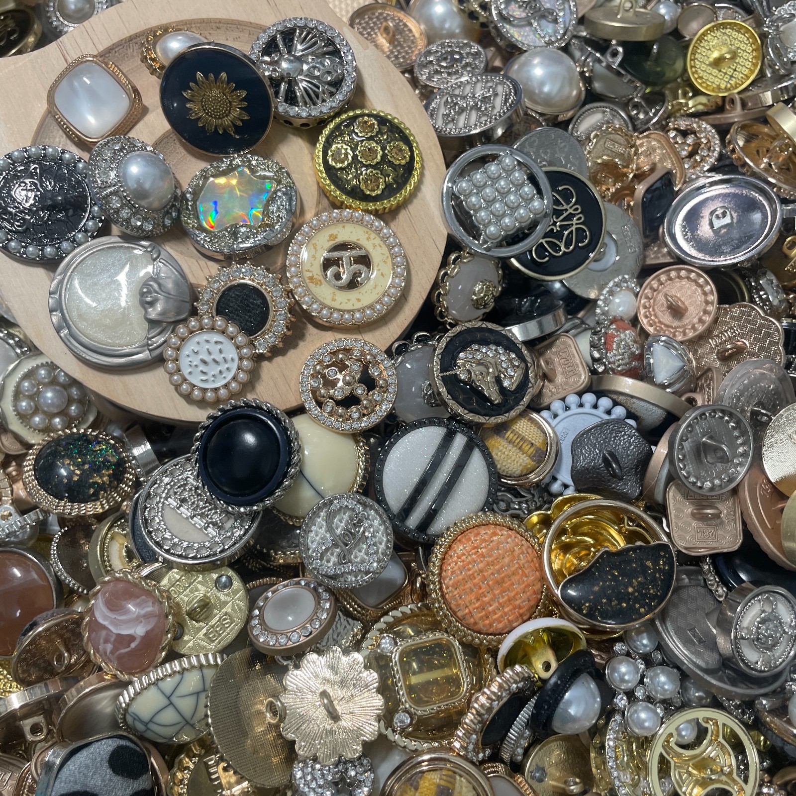 50pcs Vintage Style Metal Buttons Mixed Lot Assorted Sizes Colors Sewing Craft
