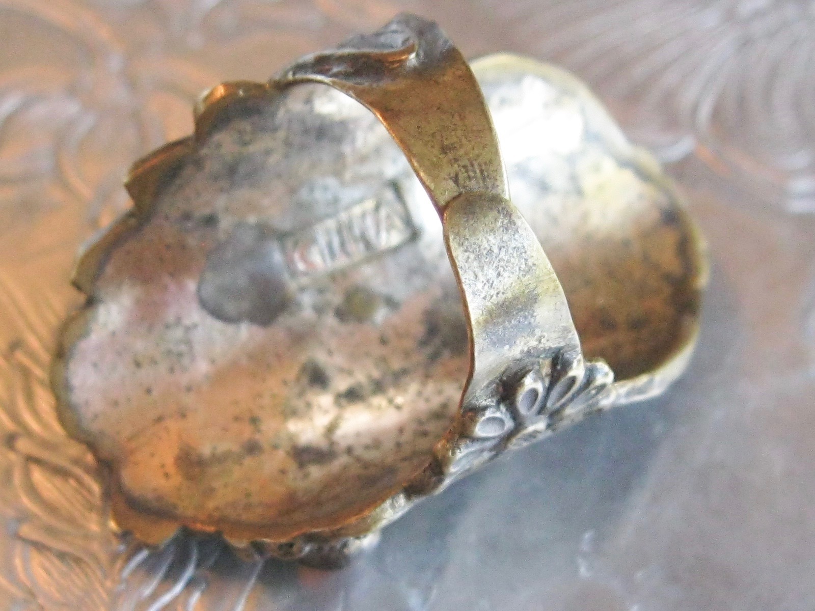 CHINESE EXPORT BRASS KNUCKLE RING CARNELIAN ORANGE JADE GEMS DAISY FLOWERS CHINA