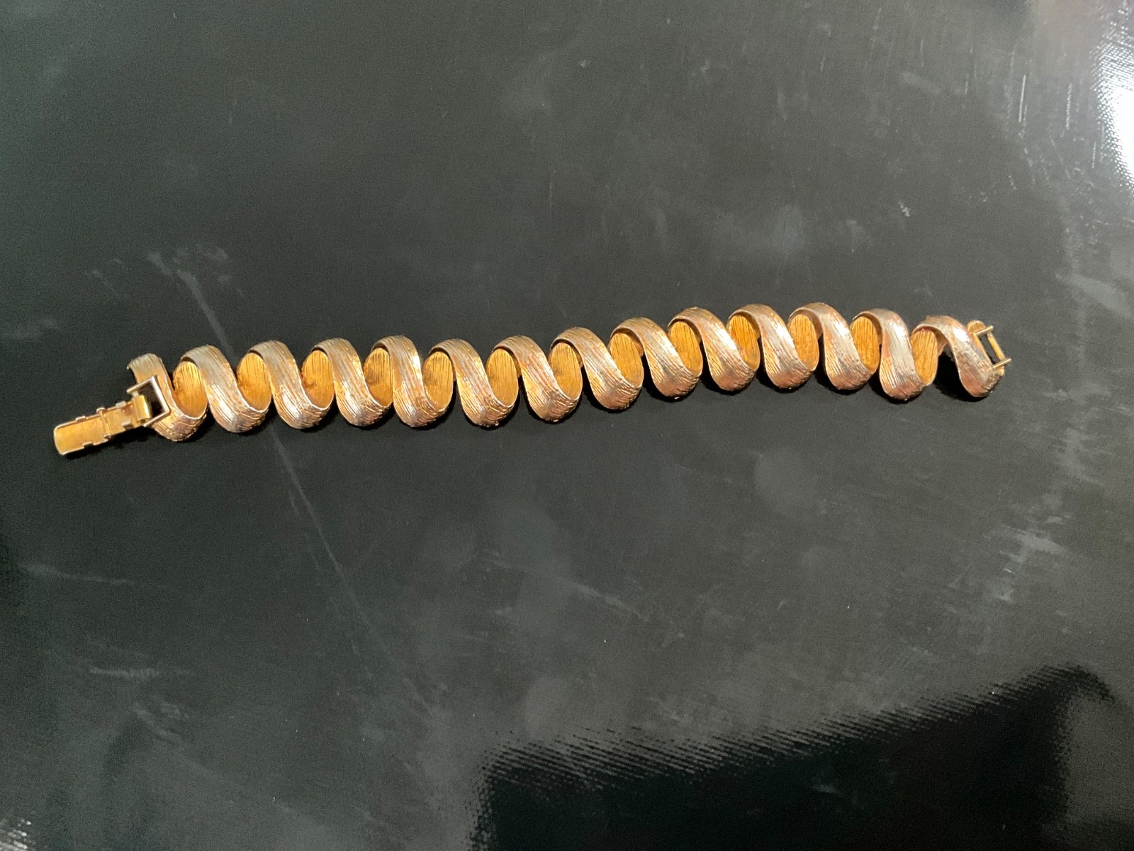Vintage Gold Tone Ribbon Link Bracelet Wide Textured Statement Costume Jewelry