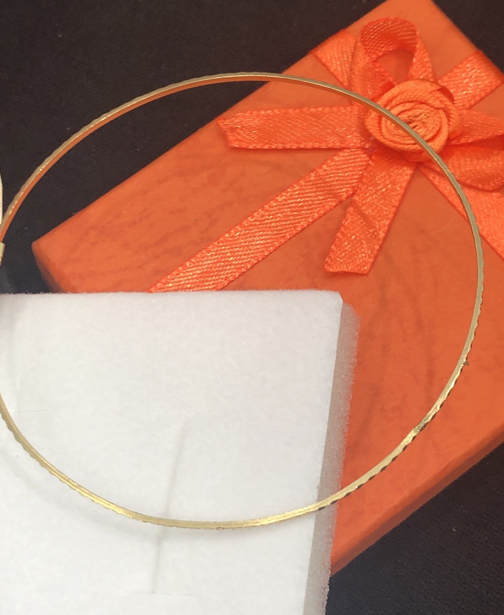 14KT YELLOW GOLD BANGLE BRACELET PYRAMID DESIGN 2.1g WIDTH 1mm WRIST SIZE 8”