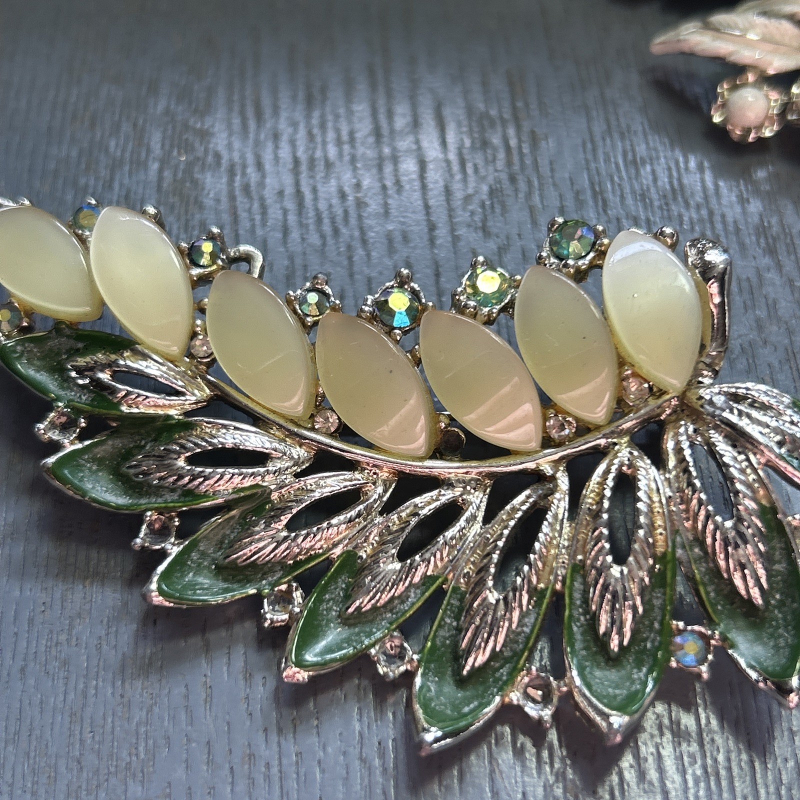 Collection Vintage Brooches Complete 12 In Total all intact