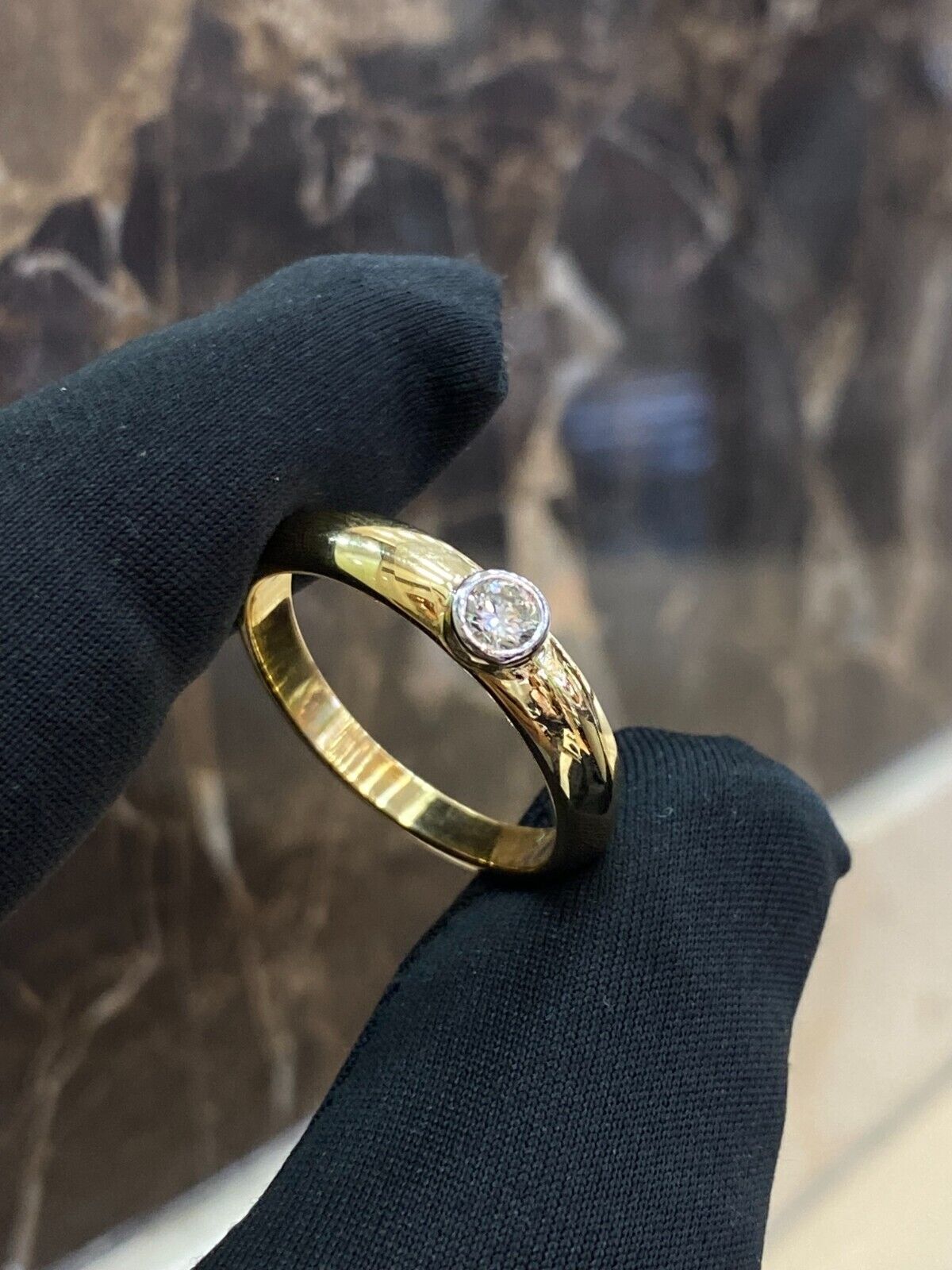 GIA Certified 0.25 Carat Round Brilliant F/VS1 Diamond Unisex Ring 18K Gold