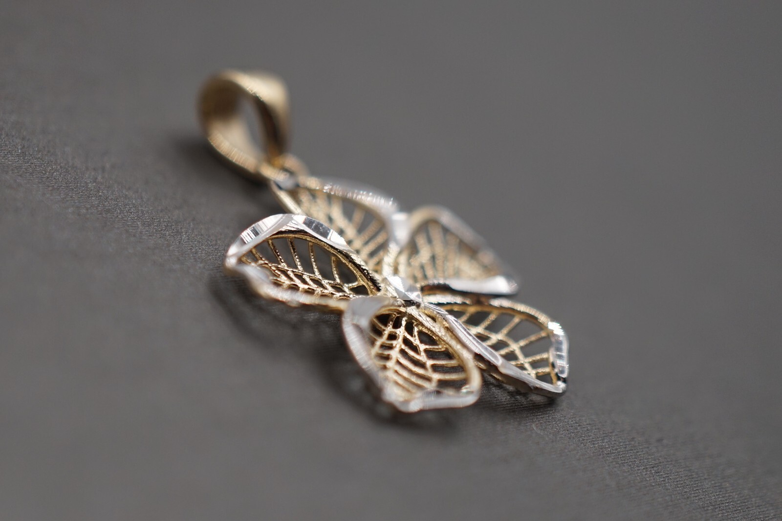 14K Solid Yellow Gold 0.85″ Fancy Two Tone Diamond Cut Flower Charm Pendant.