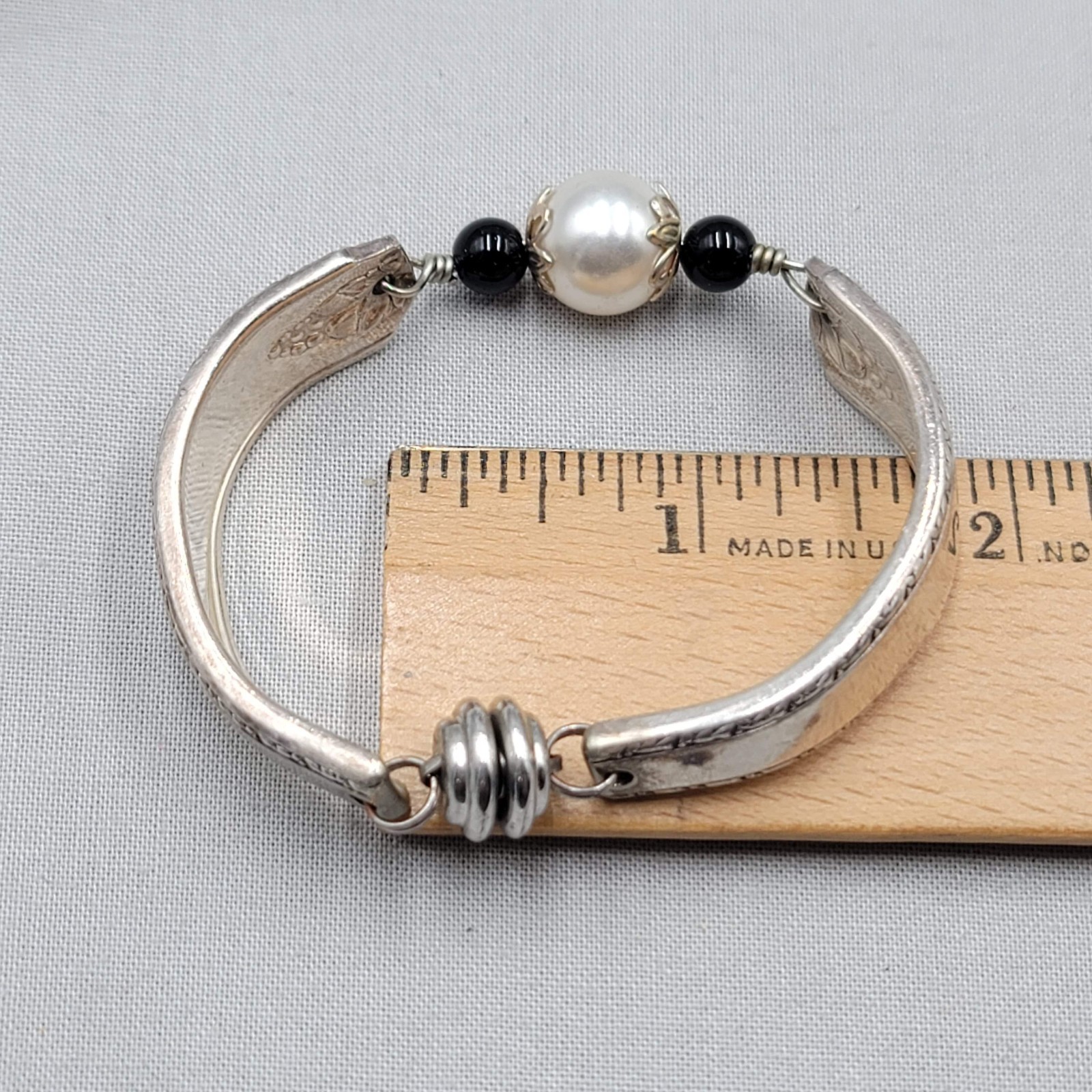 Artisan Spoon Handle Bead Bracelet Silver tone Magnet Closure 6.5 in