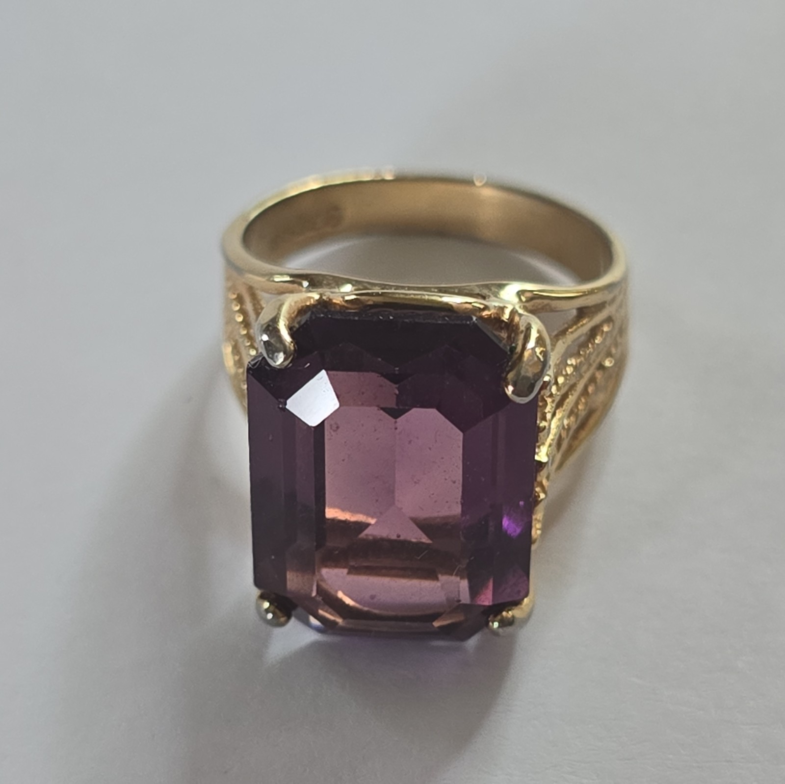 Vintage 18K HGE Gold Plated Purple Crystal In Bold Statement Ring sz 8.25