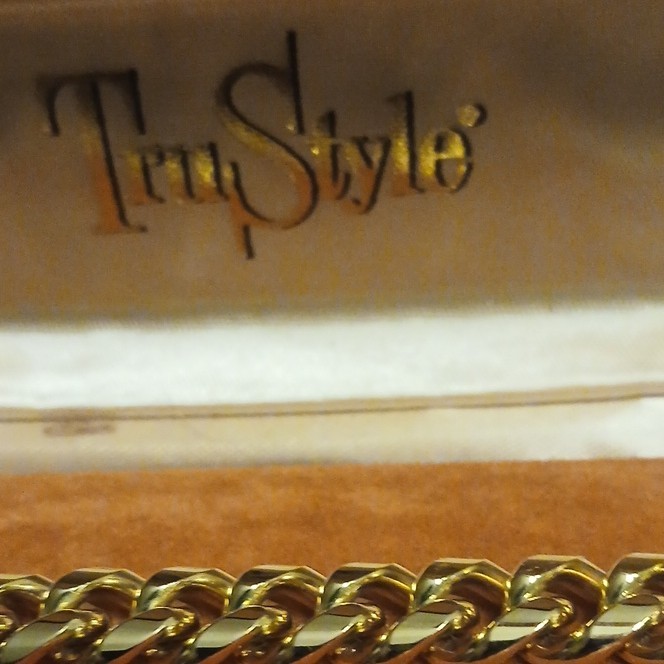 Tru Style Gold Tone Curb Link Chain Bracelet Box Closure No Stone