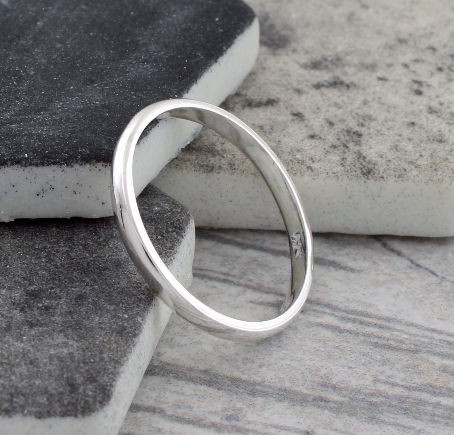 925 Sterling Silver Thin Polished Plain Wedding Band Ring 2mm Size 1-13 Avail.