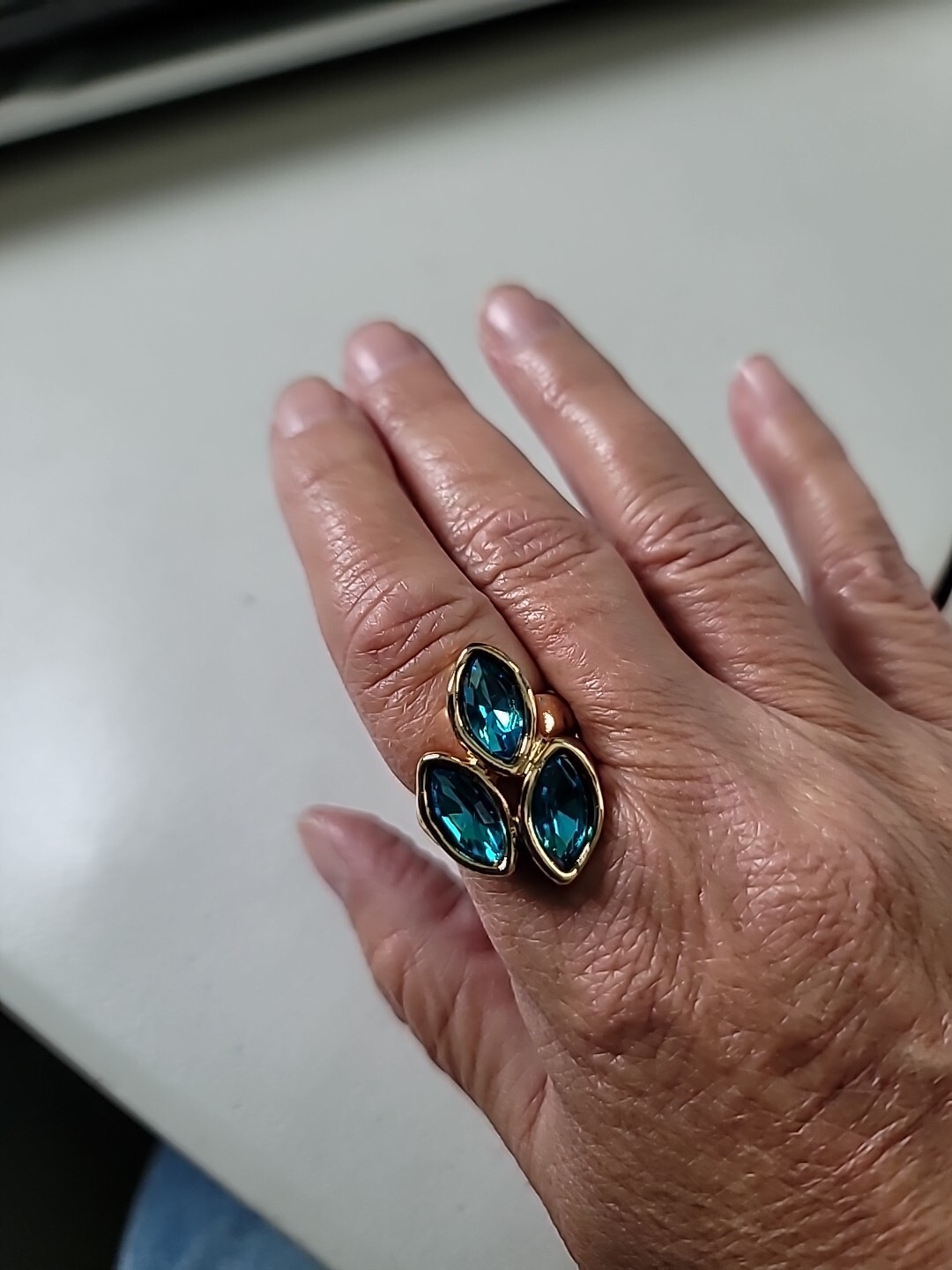 Handmade Uno STYLE De 3 stone crystal leaf ring Caribbean blue size 8 Gold