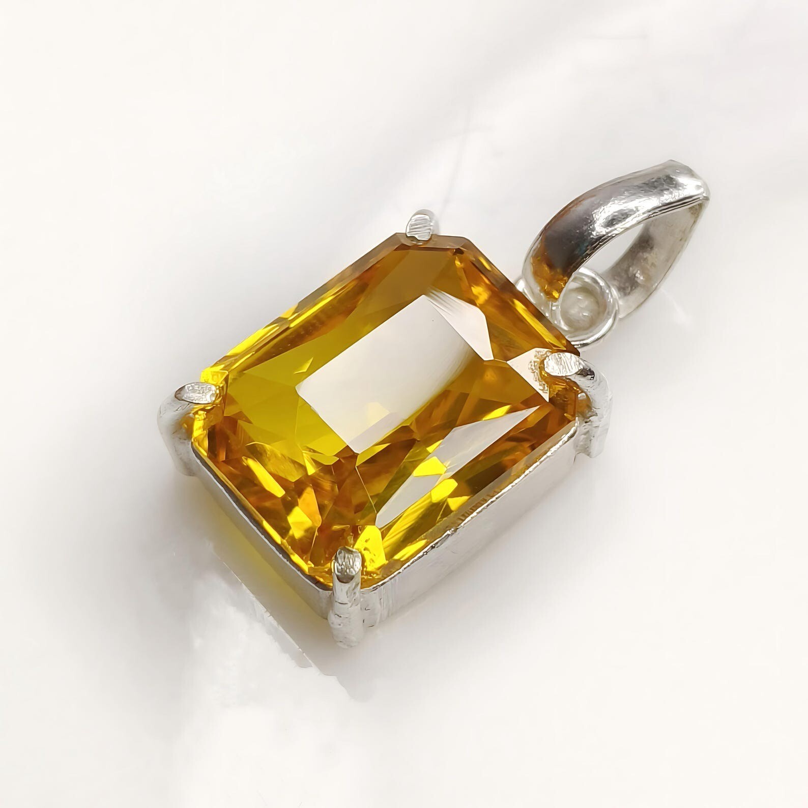 28 Ct+ Natural Yellow Sapphire Emerald Cut 925 Solid Silver Pendant Gemstone