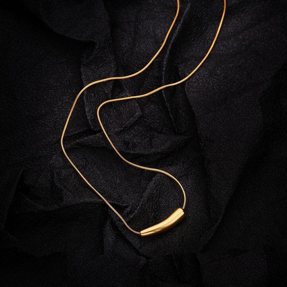 Golden Curve Minimalist Necklace | Sleek & Elegant