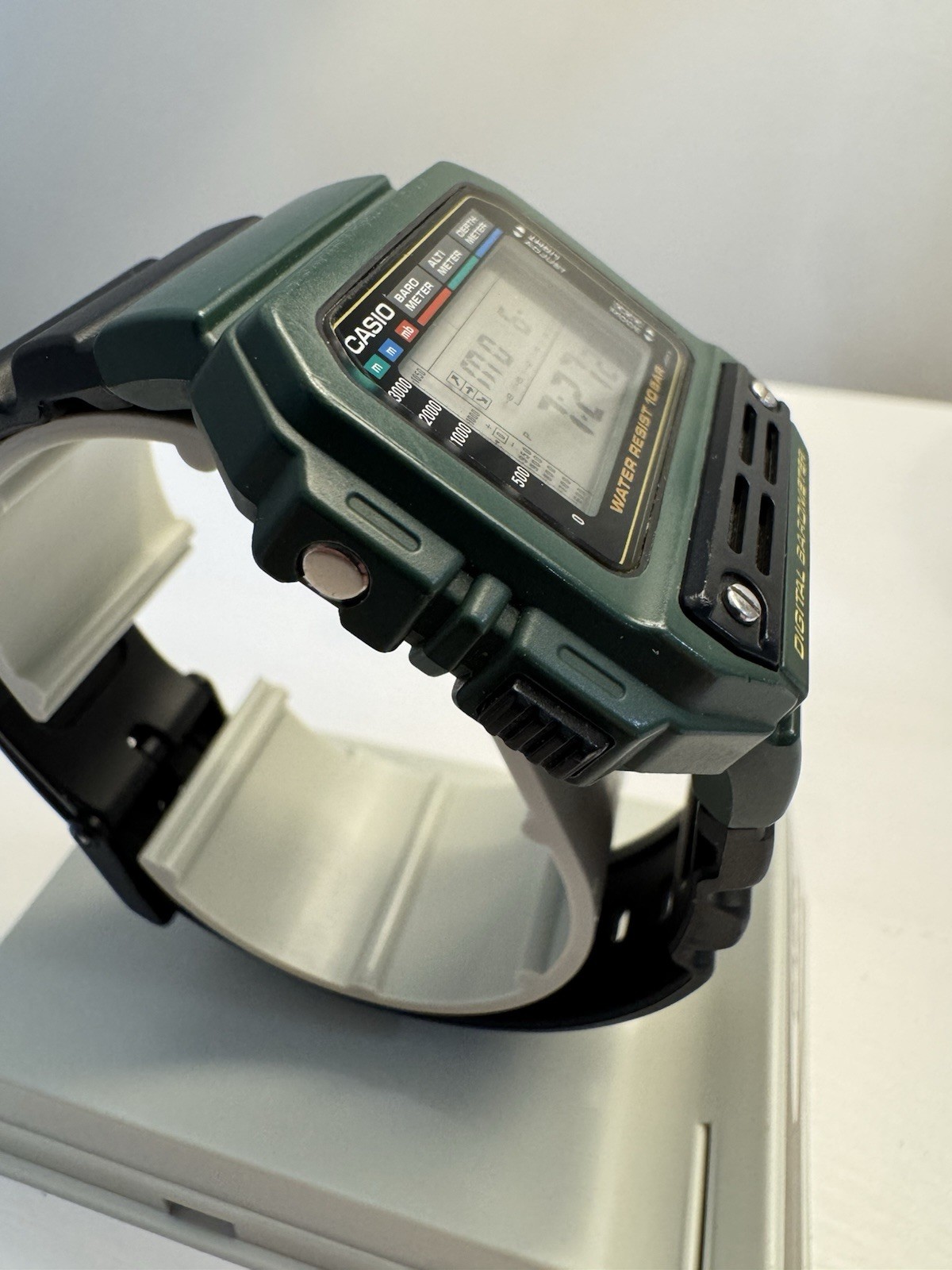 Casio BM-100WJ Men’s Digital Barometer Watch. Green Variation New Battery