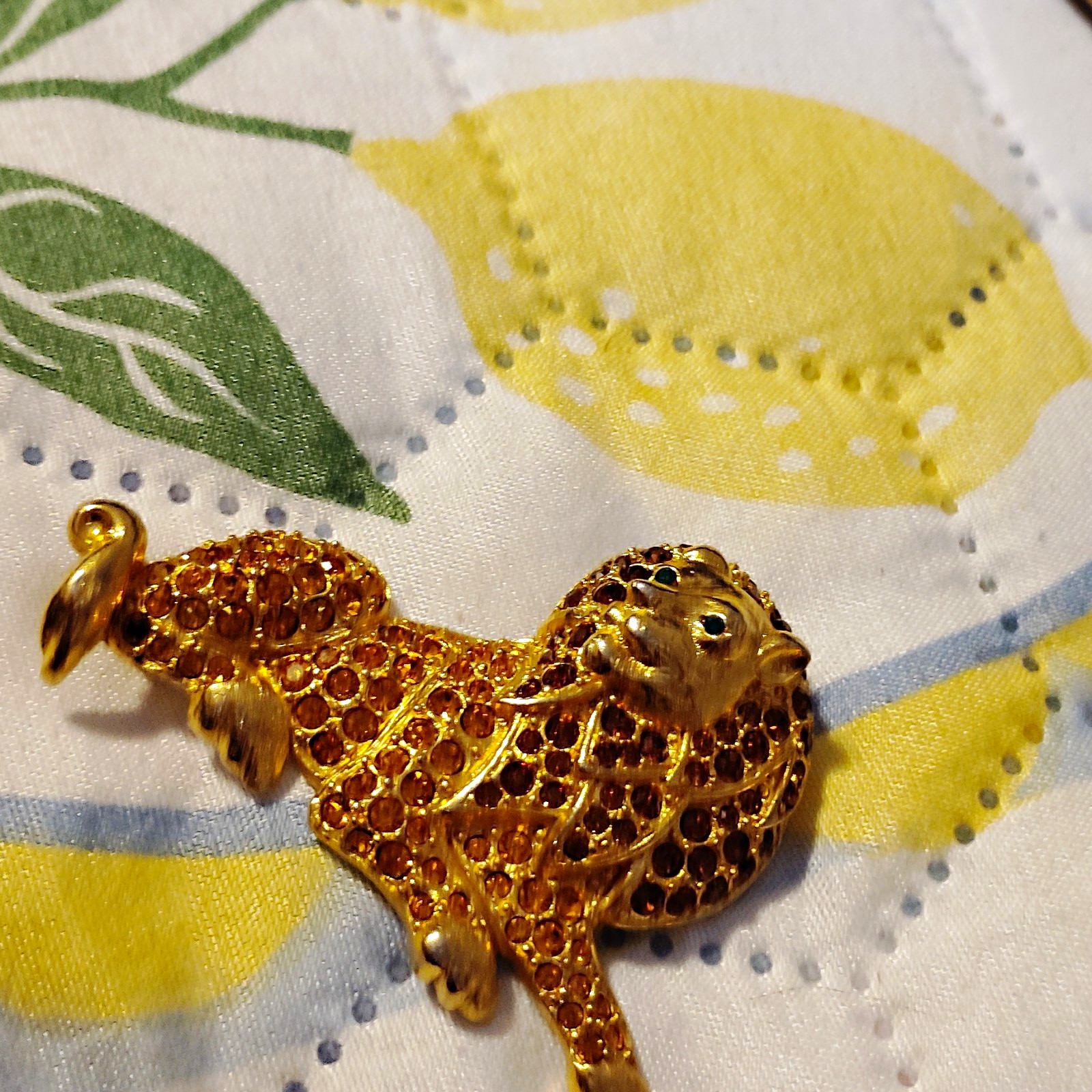 Gold Tone Pavé Rhinestone Crystal Leopard Brooch Pin – Brown Animals Theme
