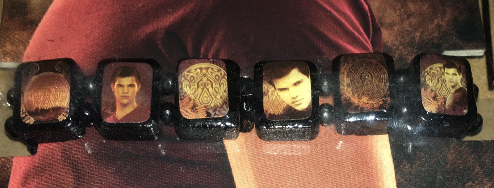 The Twilight Saga – Breaking Dawn Part 1 – Jacobs Wooden Bracelet