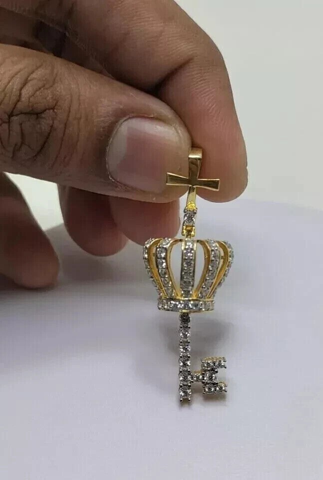 Round Cut Simulated Diamond Stunning Crown Key Pendant In 14K Yellow Gold Plated