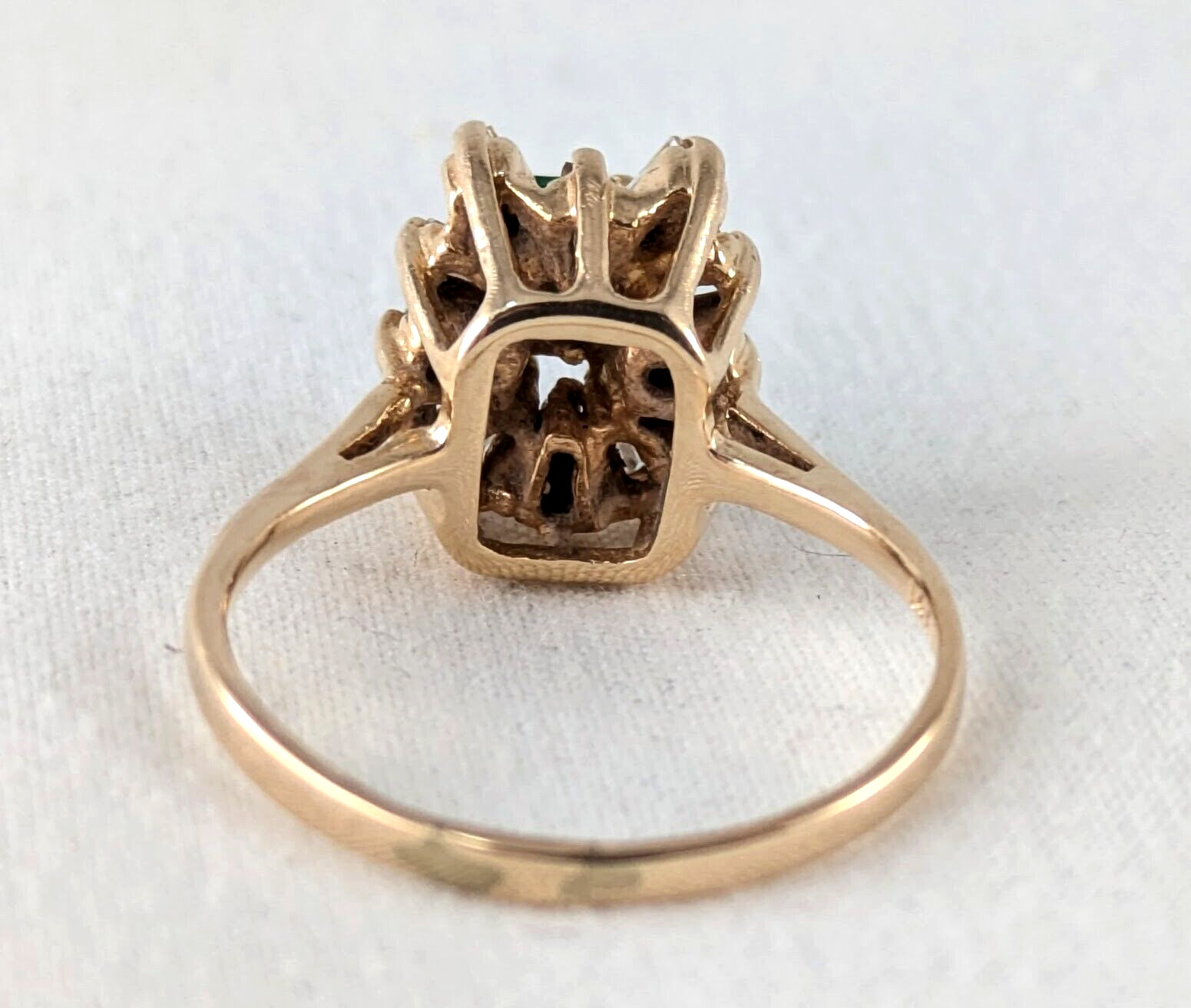 14K Gold Approx .35 Ct Emerald and .50 Ct Baguette Diamond Halo Ring Size 8.5