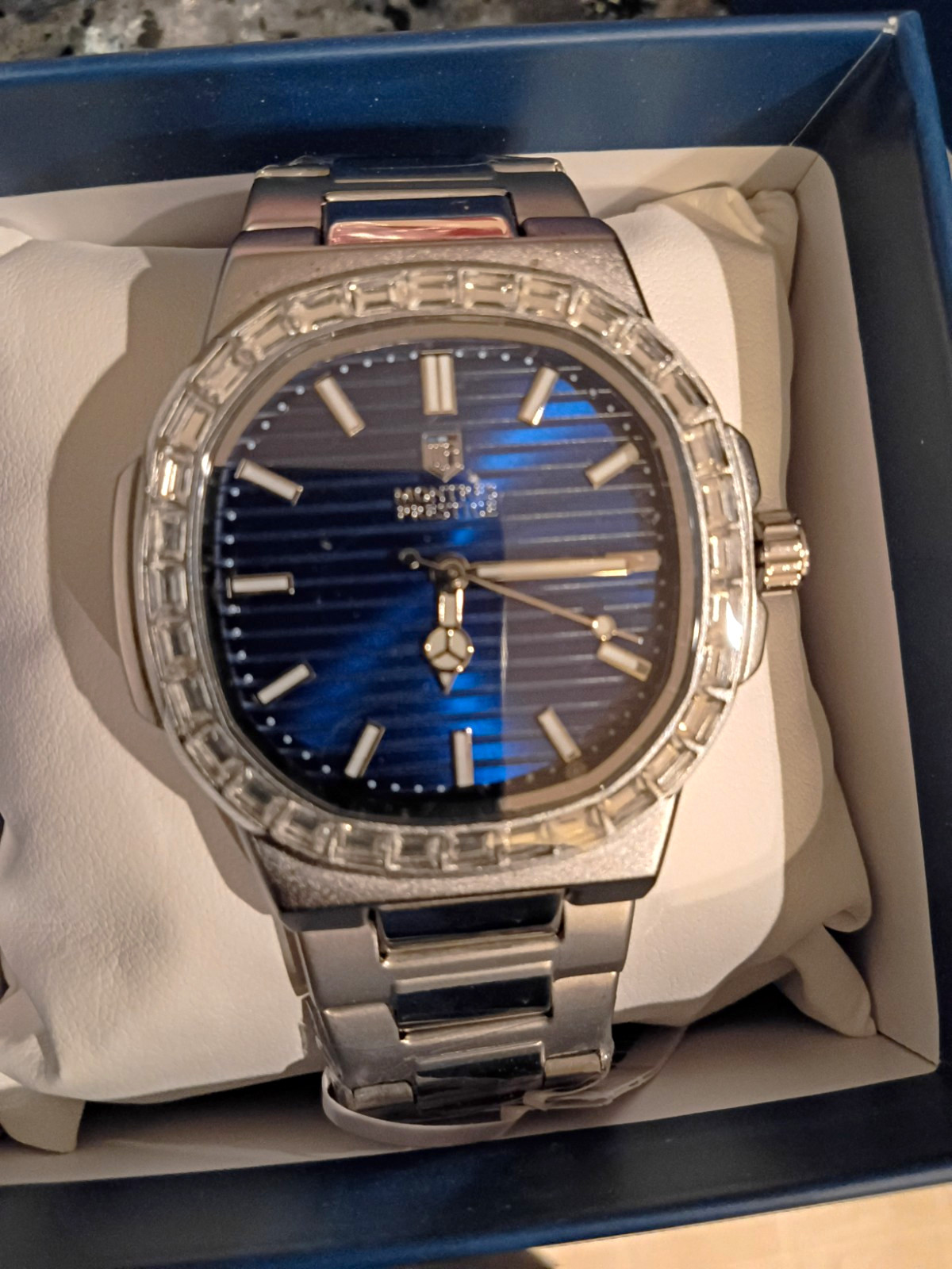 Montres Prestige Blue Textured Dial Quartz 40mm Silver Bracelet Watch Box