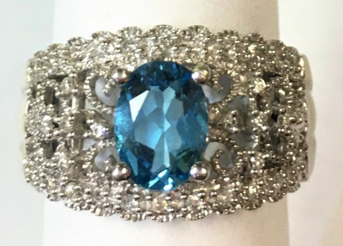 14k White Gold Ring with Blue Topaz and 0.16ctw Diamonds (Size 6.75) 5.3 gram