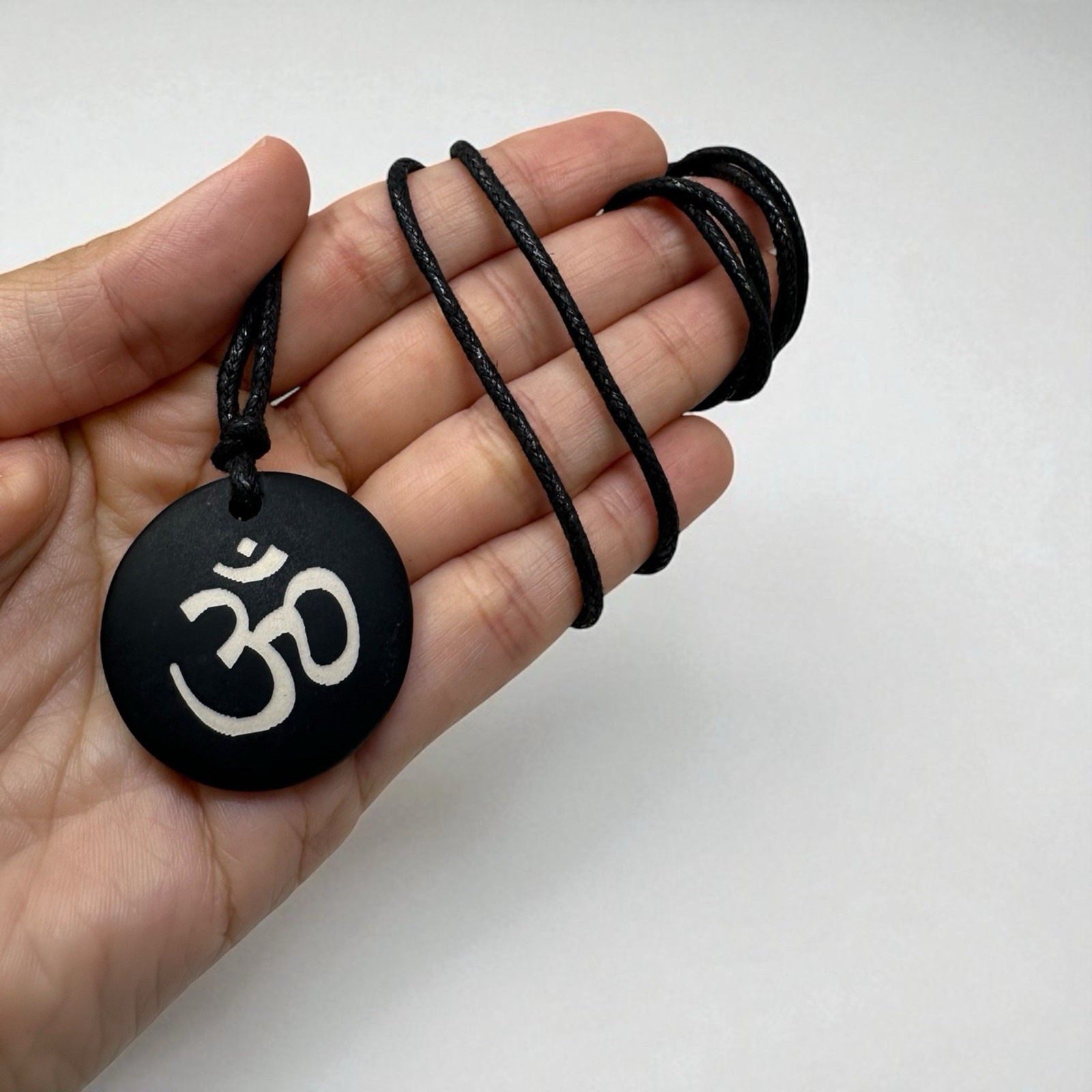 Black Om Pendant Necklace Adjustable 14‑28in Hindu Yoga Meditation Aum Charm