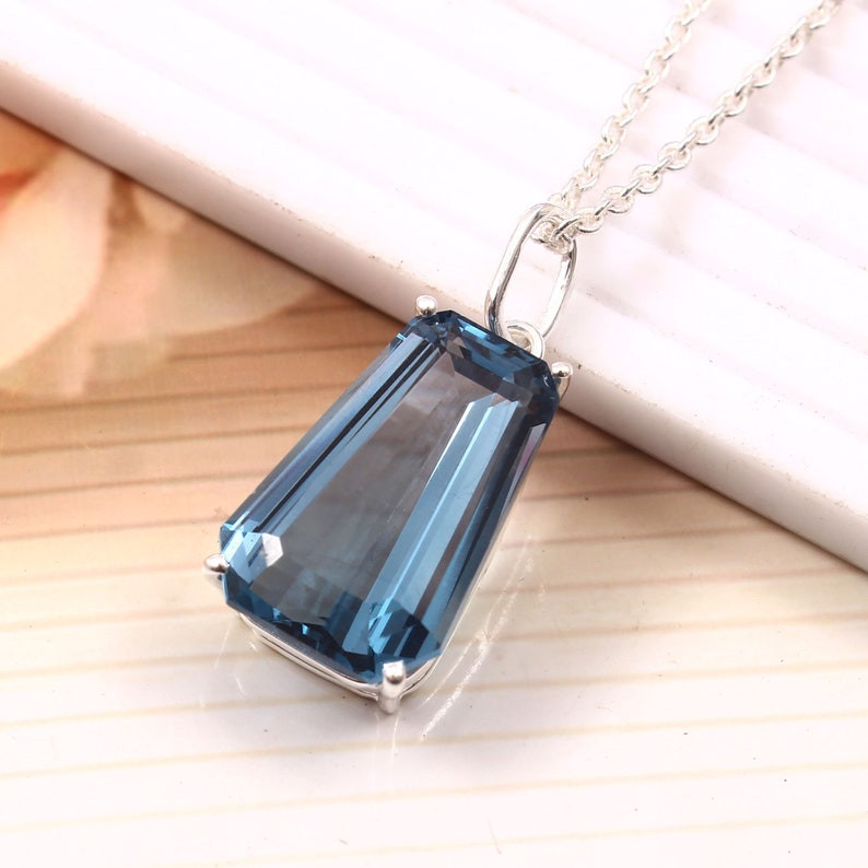Natural 50 CT Color Change Alexandrite GIE Certified Gemstone Pendant 925 Silver