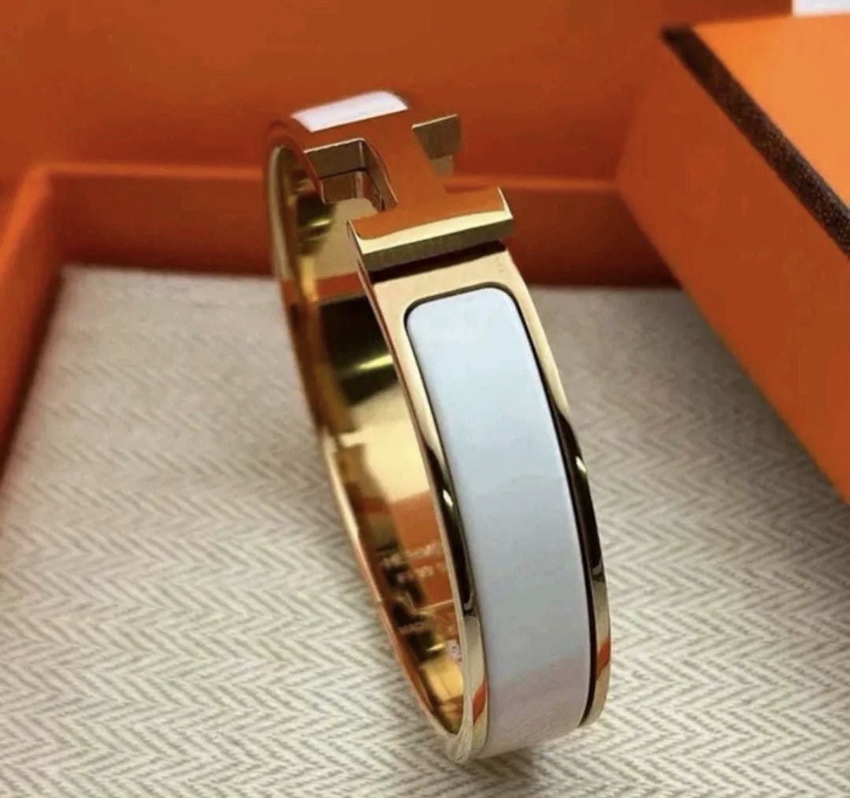 Hermes Bracelet (Clic H, White Enamel, Gold-Plated) NEW, full set