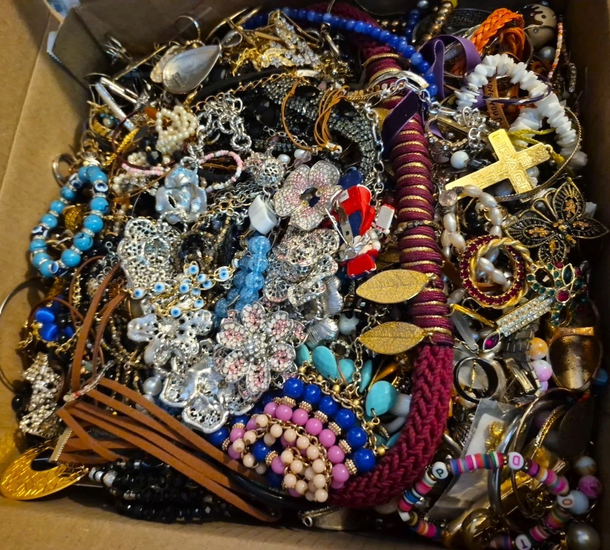 Huge Unsearched Jewelry Lot 3 Lb Vintage & Mod Junk & Wear Necklaces Brooches ++