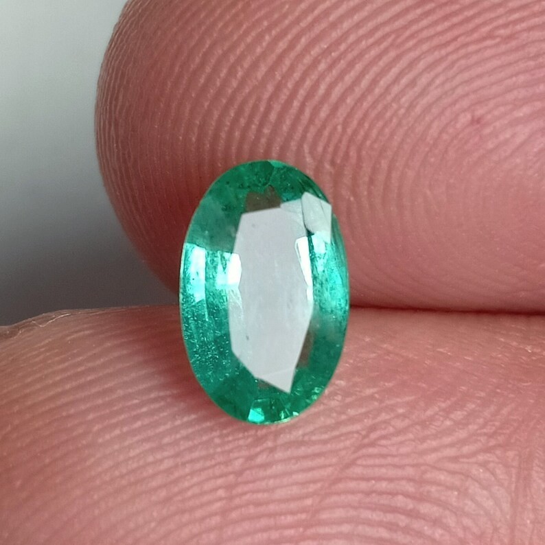 Vivid Green Emerald Oval 0.80 Carat Emerald – May Birthstone For jewelry Making