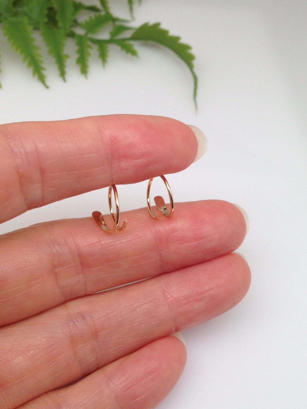 925 Sterling Silver Spiral Threader Huggie Hoop Earrings Womens 10mm x0.5mm TINY
