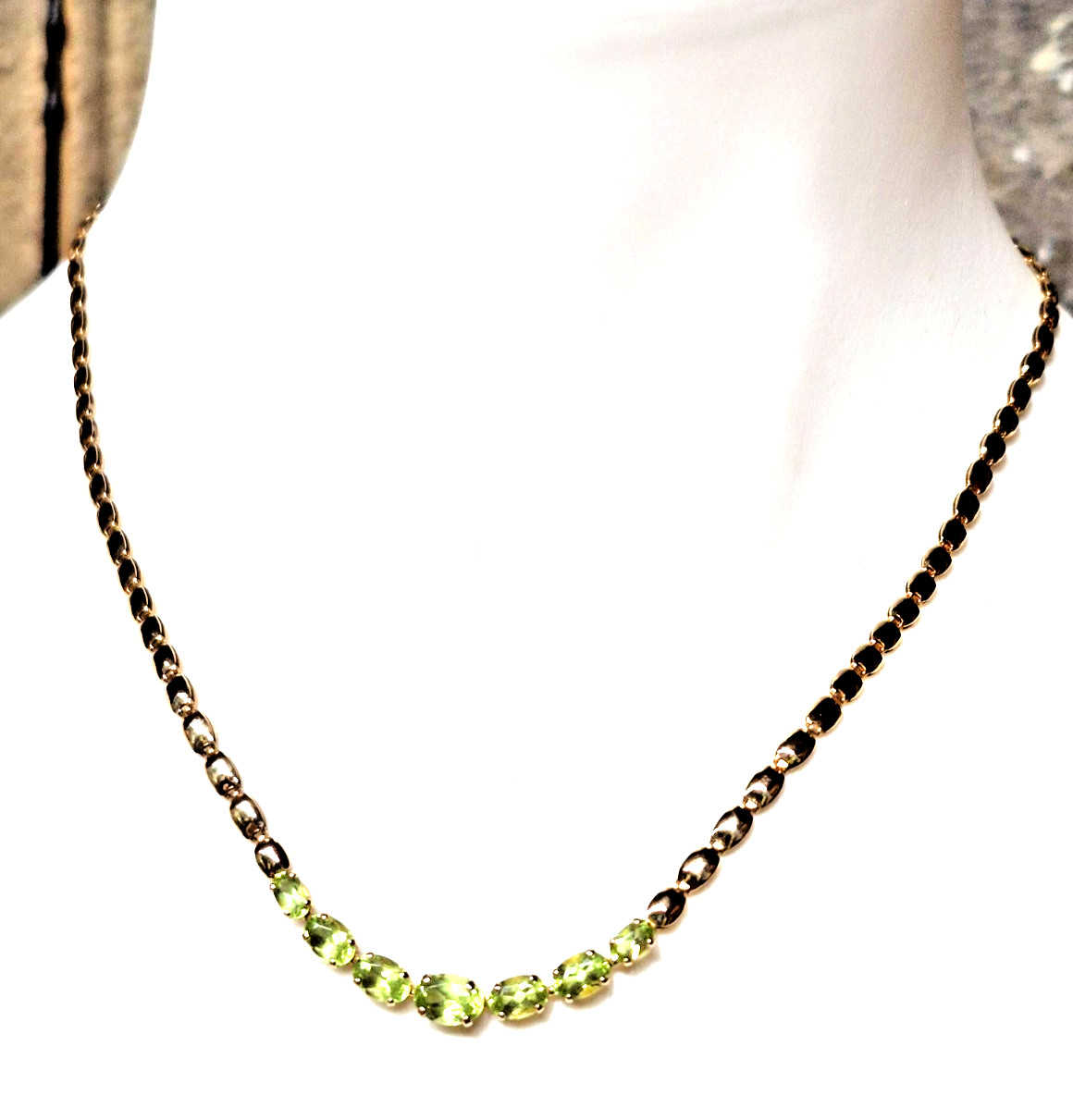 14k yellow gold necklace chain green stone 7 Peridot gemstones TW 7.9g August