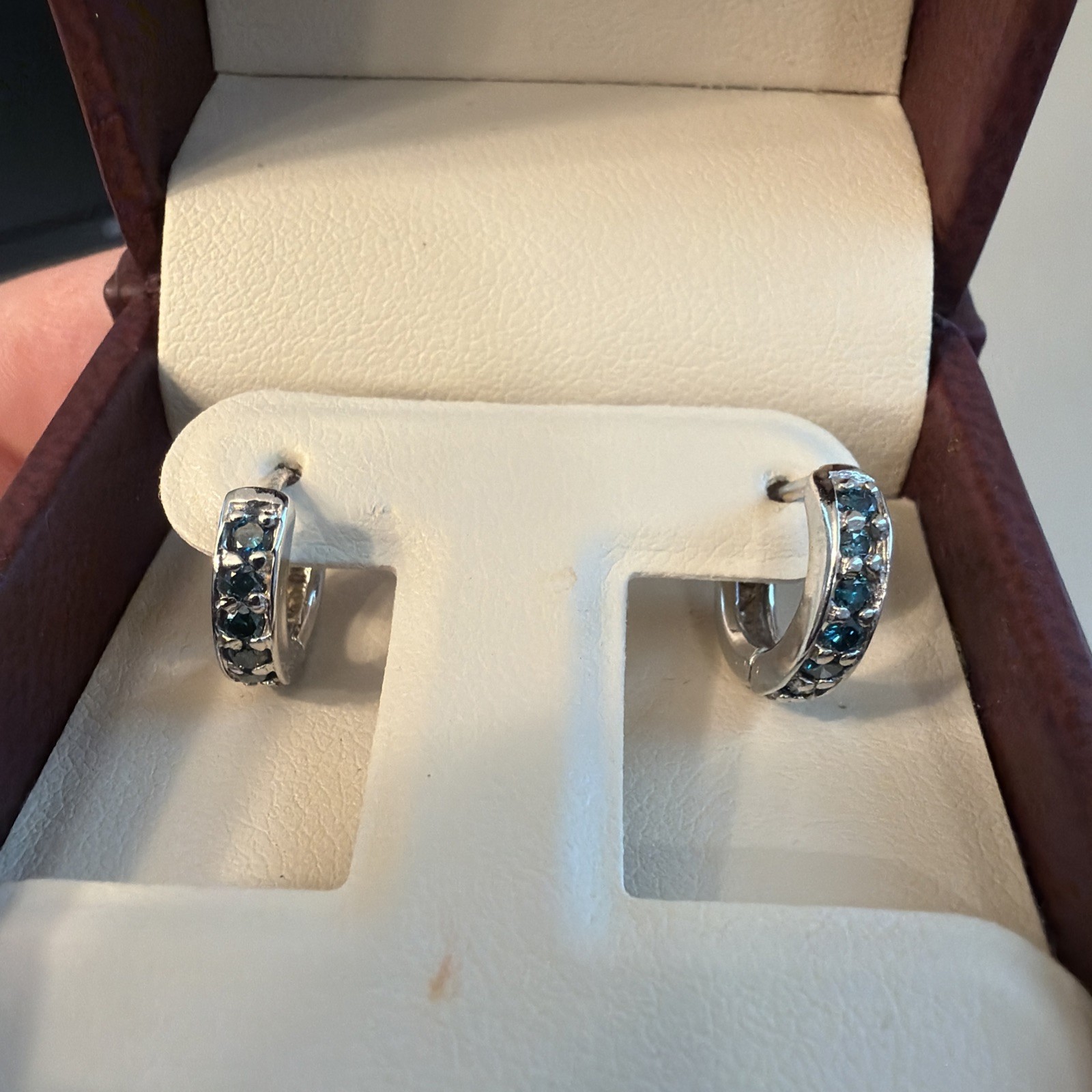 Round Petite Blue Diamond Huggies Hoop Earrings 0.30ctw 14K White Gold JP:12527