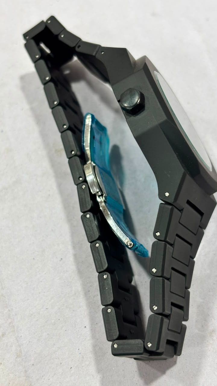 Black Analog Wrist Watch Arabic Numeral Dial Black Metal Bracelet