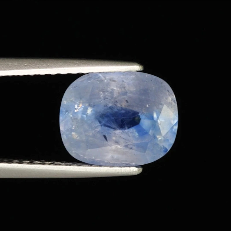 3.85 Carat Kashmir Sapphire. No Heat