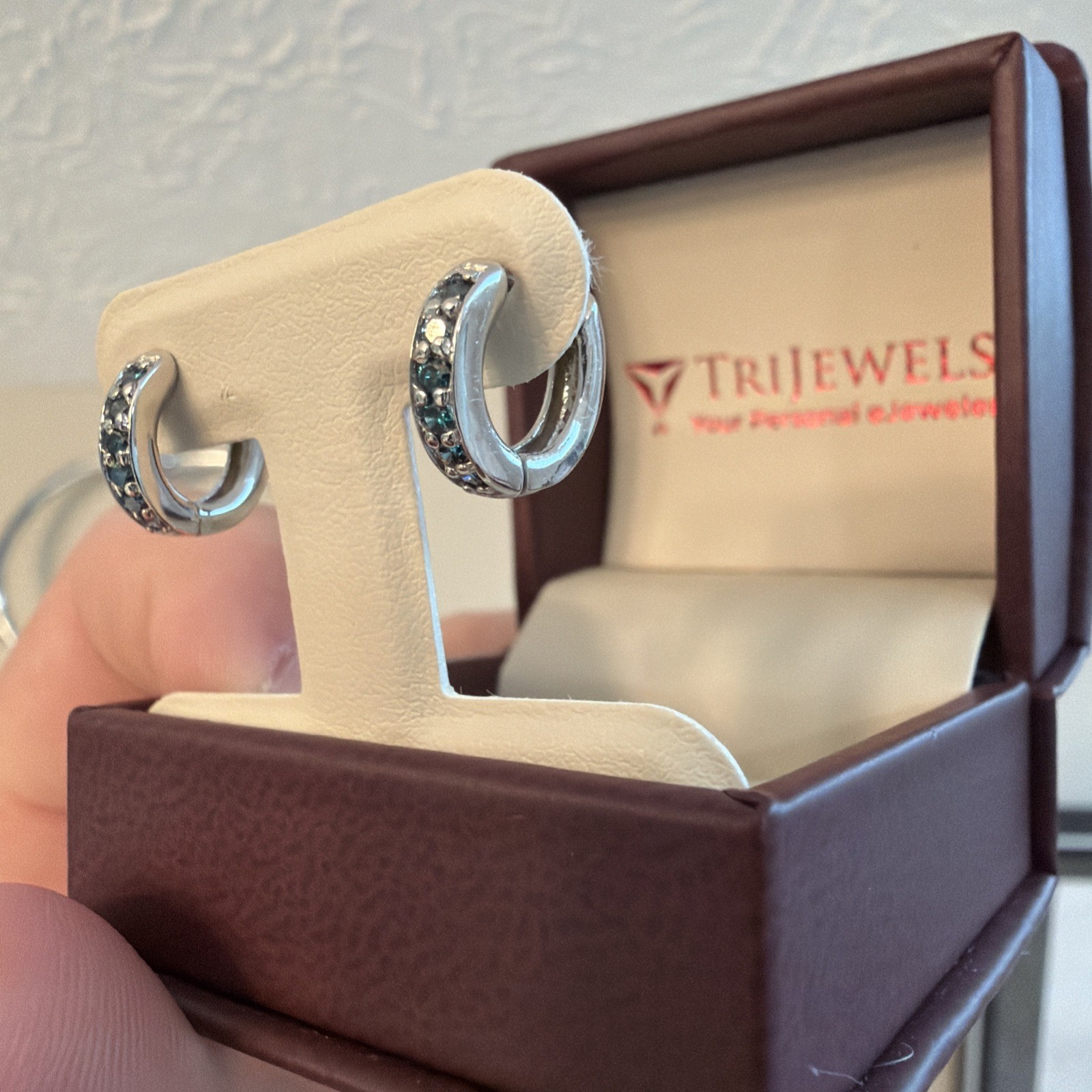 Round Petite Blue Diamond Huggies Hoop Earrings 0.30ctw 14K White Gold JP:12527