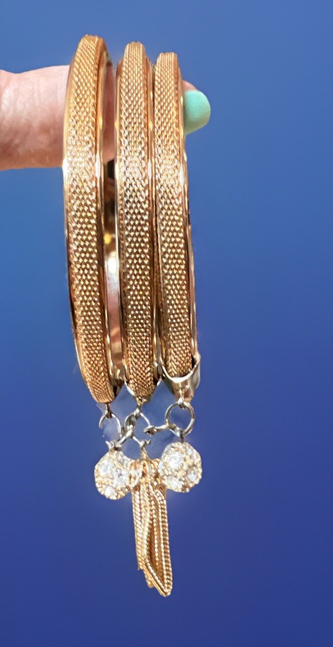 VTG Gold Tone Mesh 3 BANGLE BRACELET w/Tassel & Crystal Studded Charm STUNNING