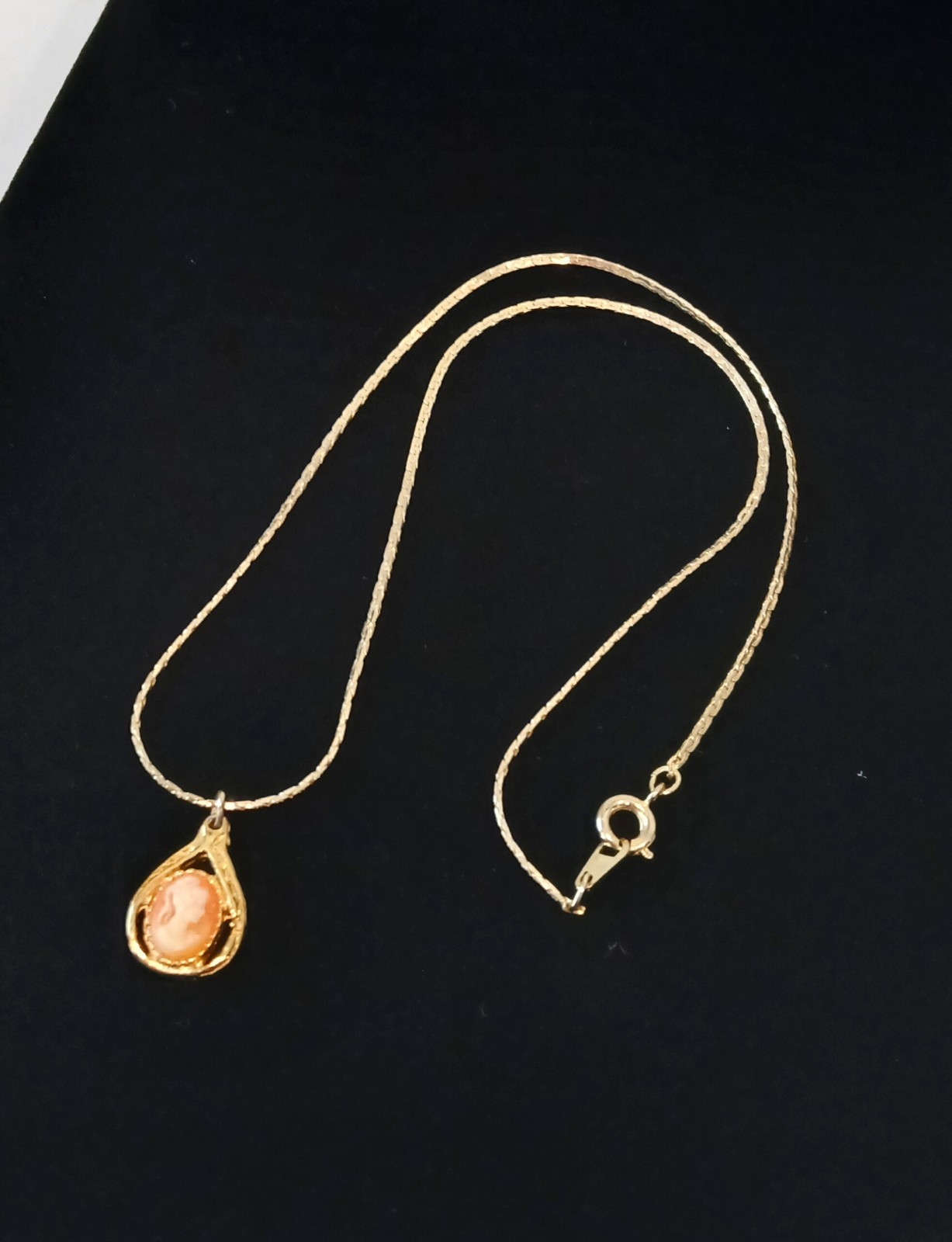 Vintage 14K Gold-Plated Cameo Teardrop Pendant Necklace 16″ 4.5g STUNNING 😍