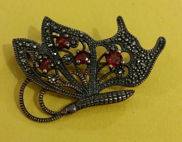 Antique Sterling silver 925 marcasite butterfly pin/brooch with garnet 5.3 gram