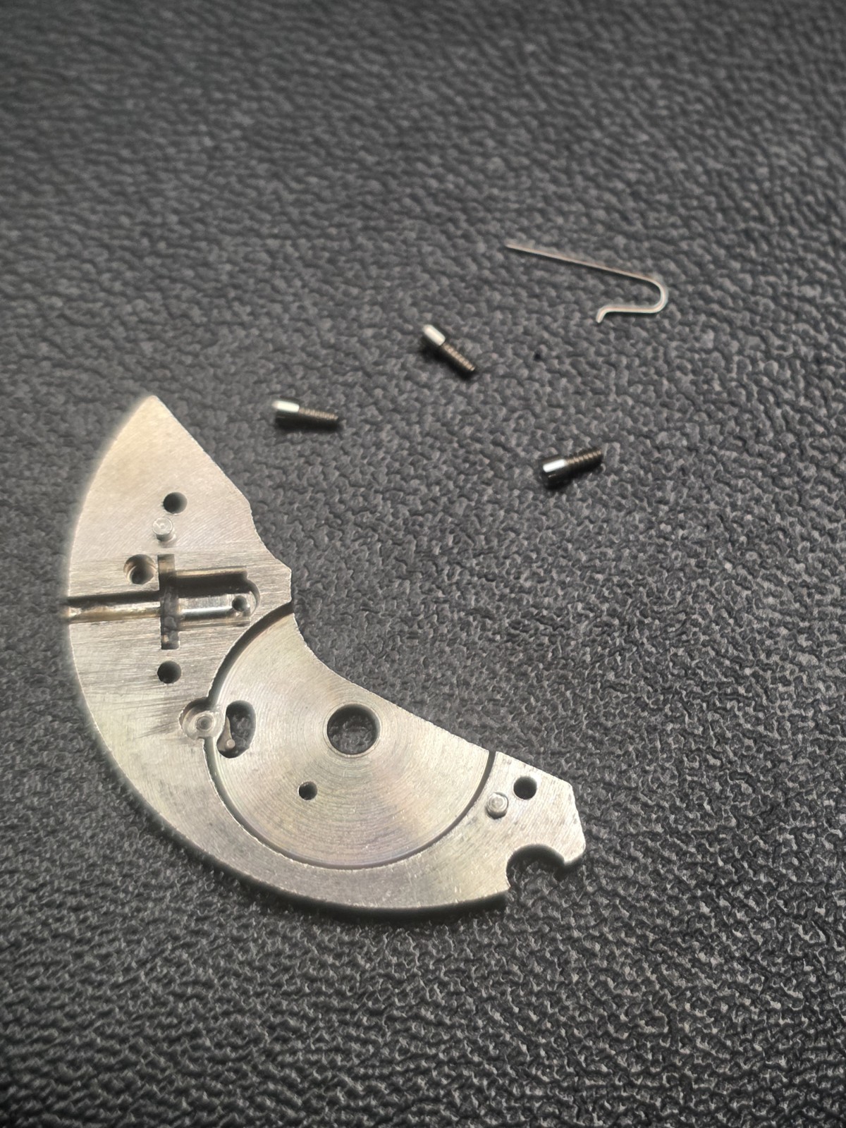 Benrus BB4 Barrel/Ratchet Wheel Bridge w/ Click Spring & Screws cal ETA900