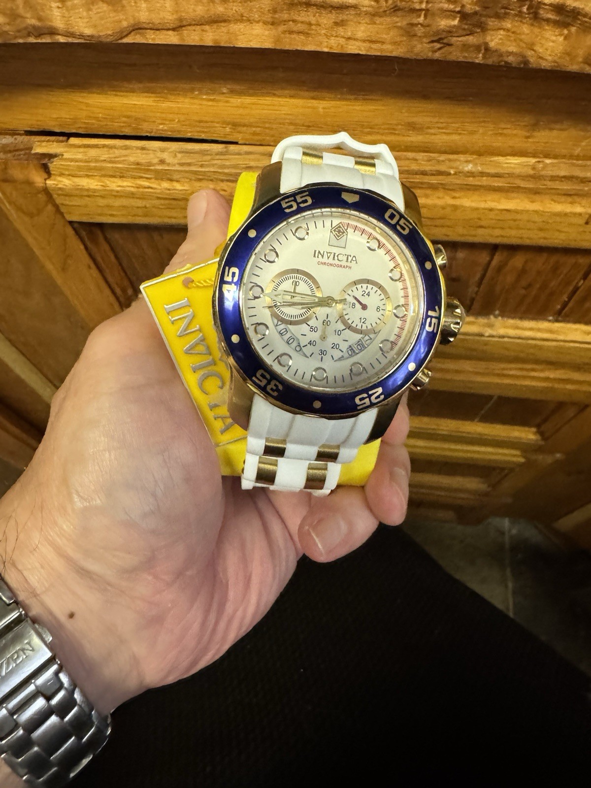 Invicta Pro Diver Scuba. Worn once. With tag & box as it came.